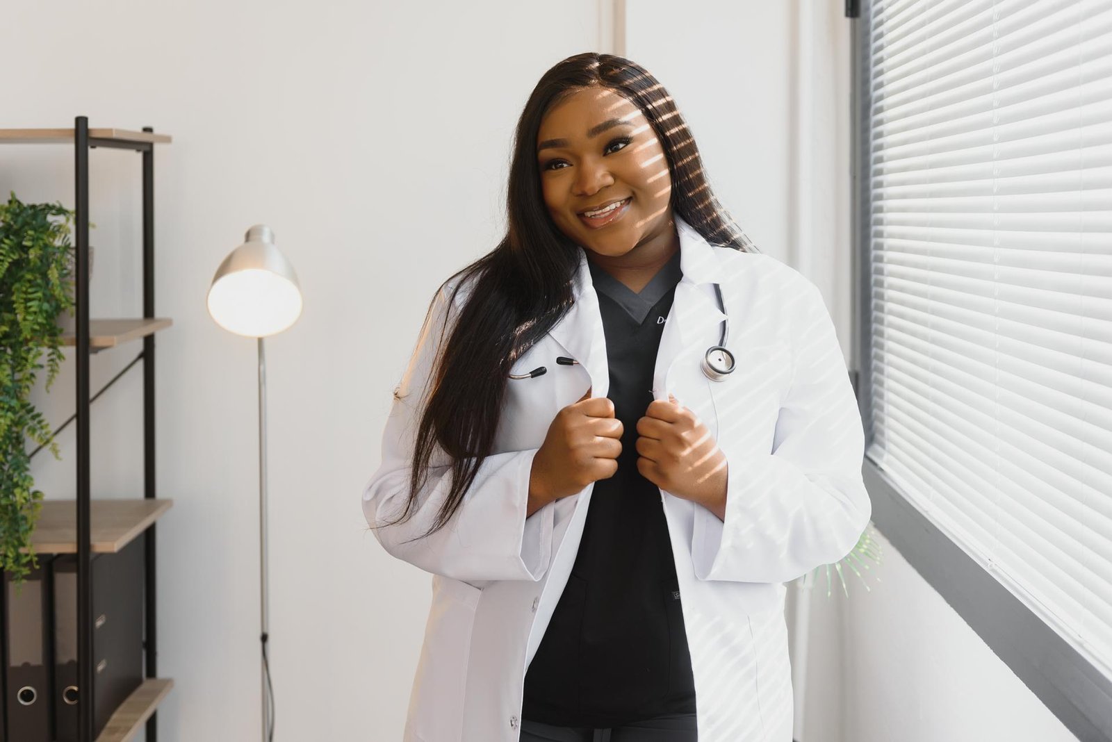 Dr. Maya specializes in internal medicine and preventive care. She’s passionate about patient education and is known for her compassionate,in online consultations.